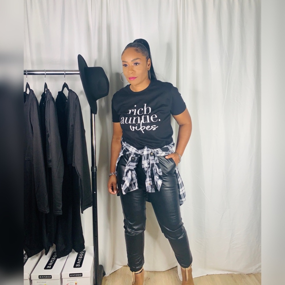 Rich Auntie. Vibes t-shirt